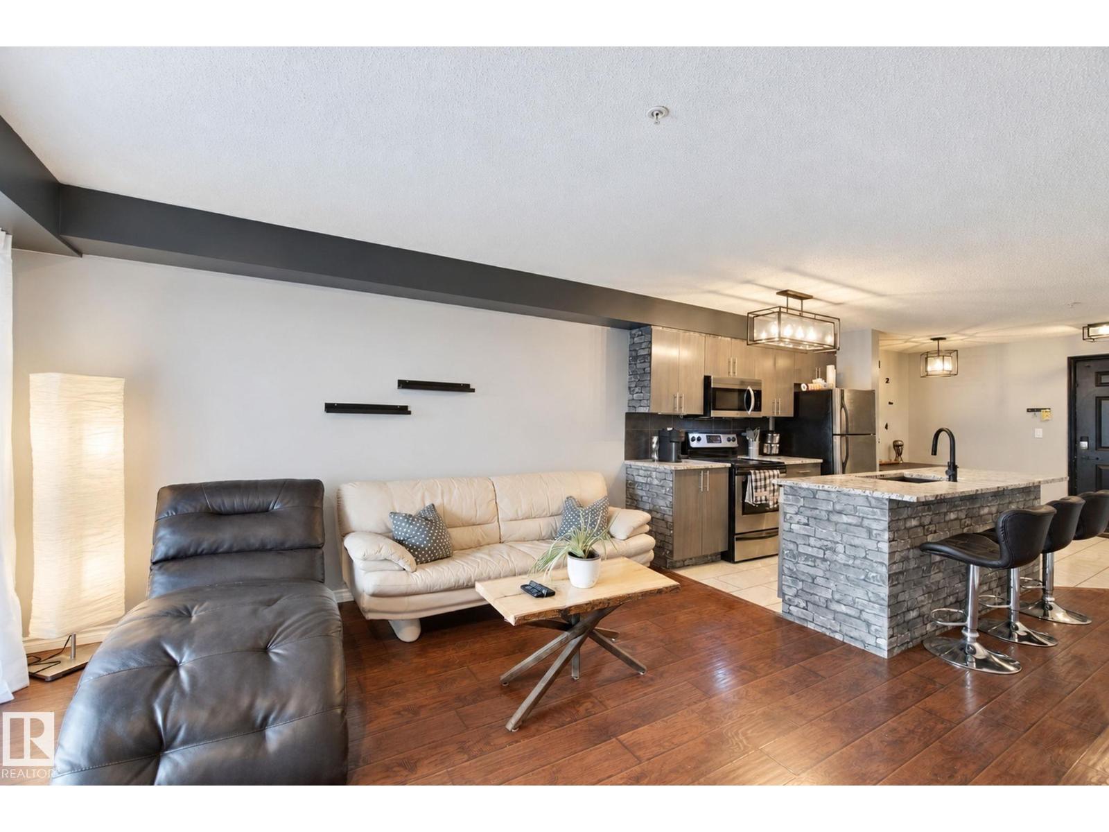 #314 10118 106 AV NW