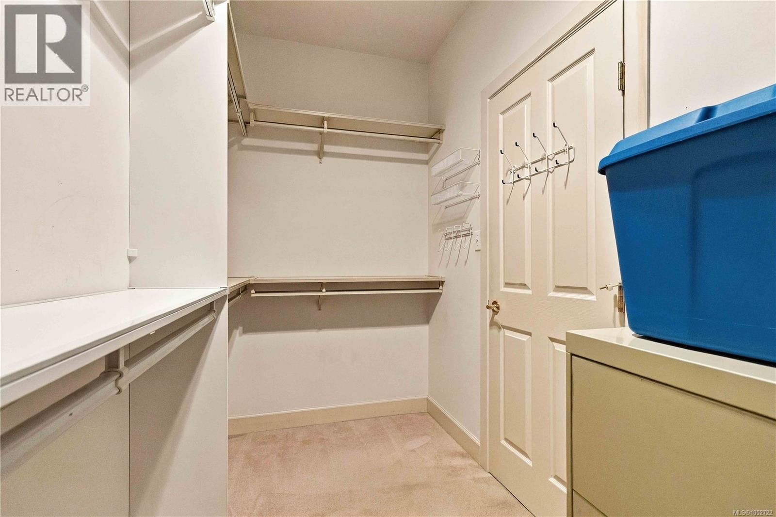 7 1029 Belmont Ave