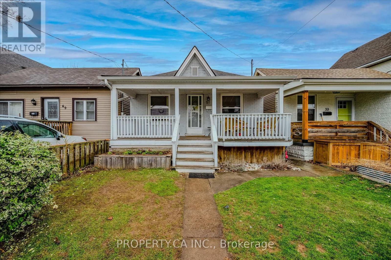 51 Fairview Avenue, Hamilton (Crown Point), Ontario  L8L 7B7 - Photo 2 - X14100206