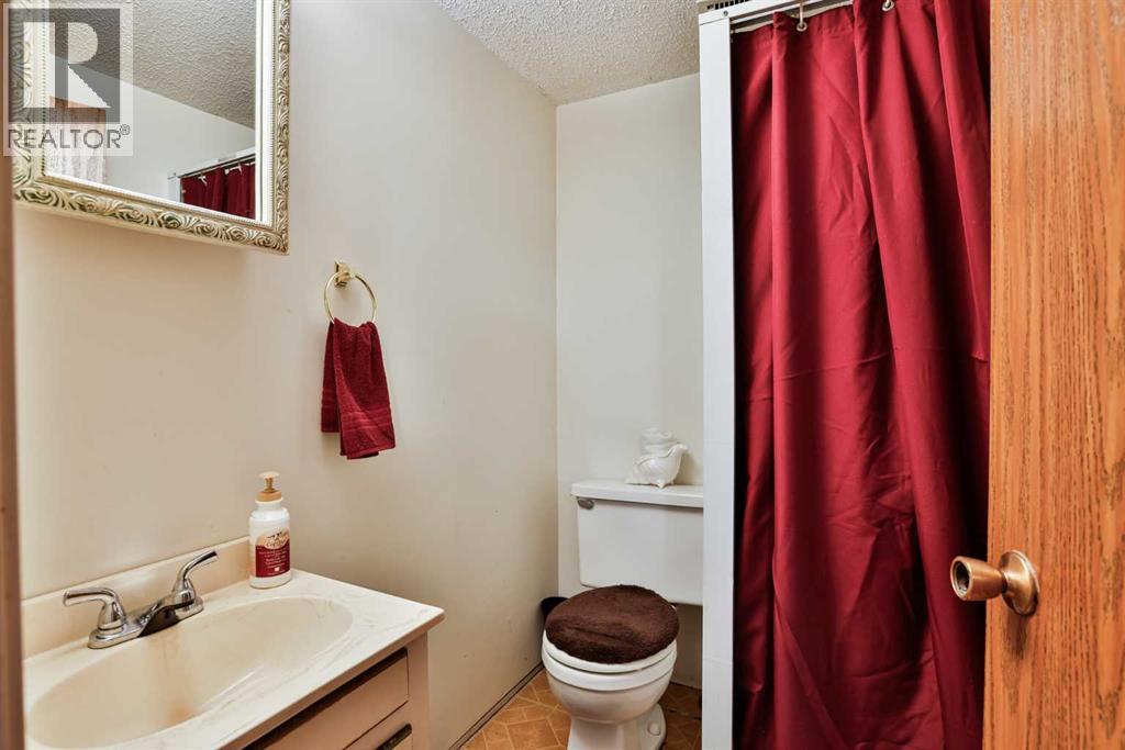 1256 10 Avenue N, Lethbridge, Alberta  T1H 1K4 - Photo 17 - A2352023