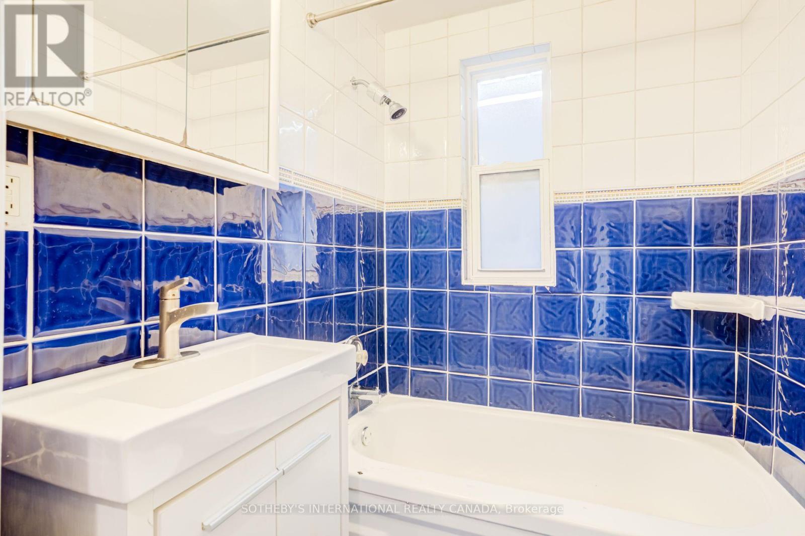 13 Euclid Avenue, Toronto, Ontario  M6J 2J5 - Photo 17 - C14099956