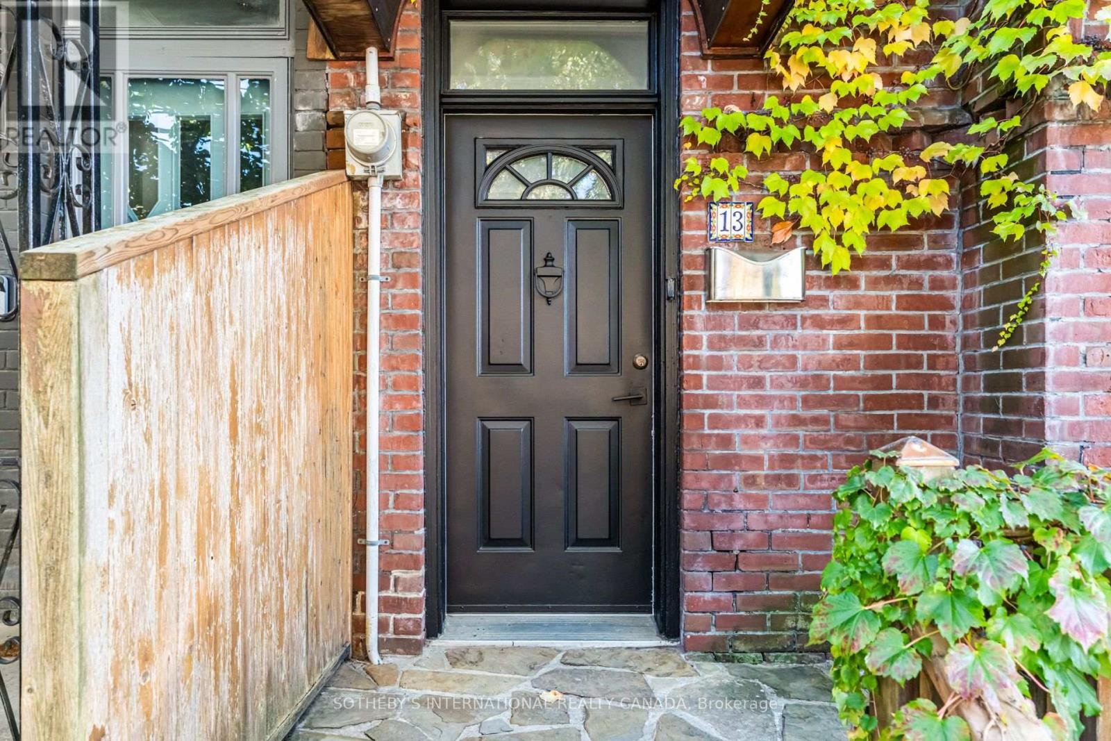 13 Euclid Avenue, Toronto, Ontario  M6J 2J5 - Photo 3 - C14099956