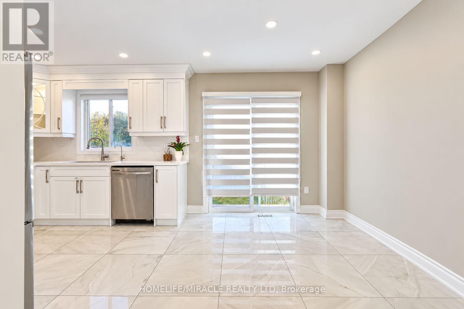 7683 Doverwood Drive, Mississauga (Meadowvale), Ontario  L5N 8J1 - Photo 12 - W14100240