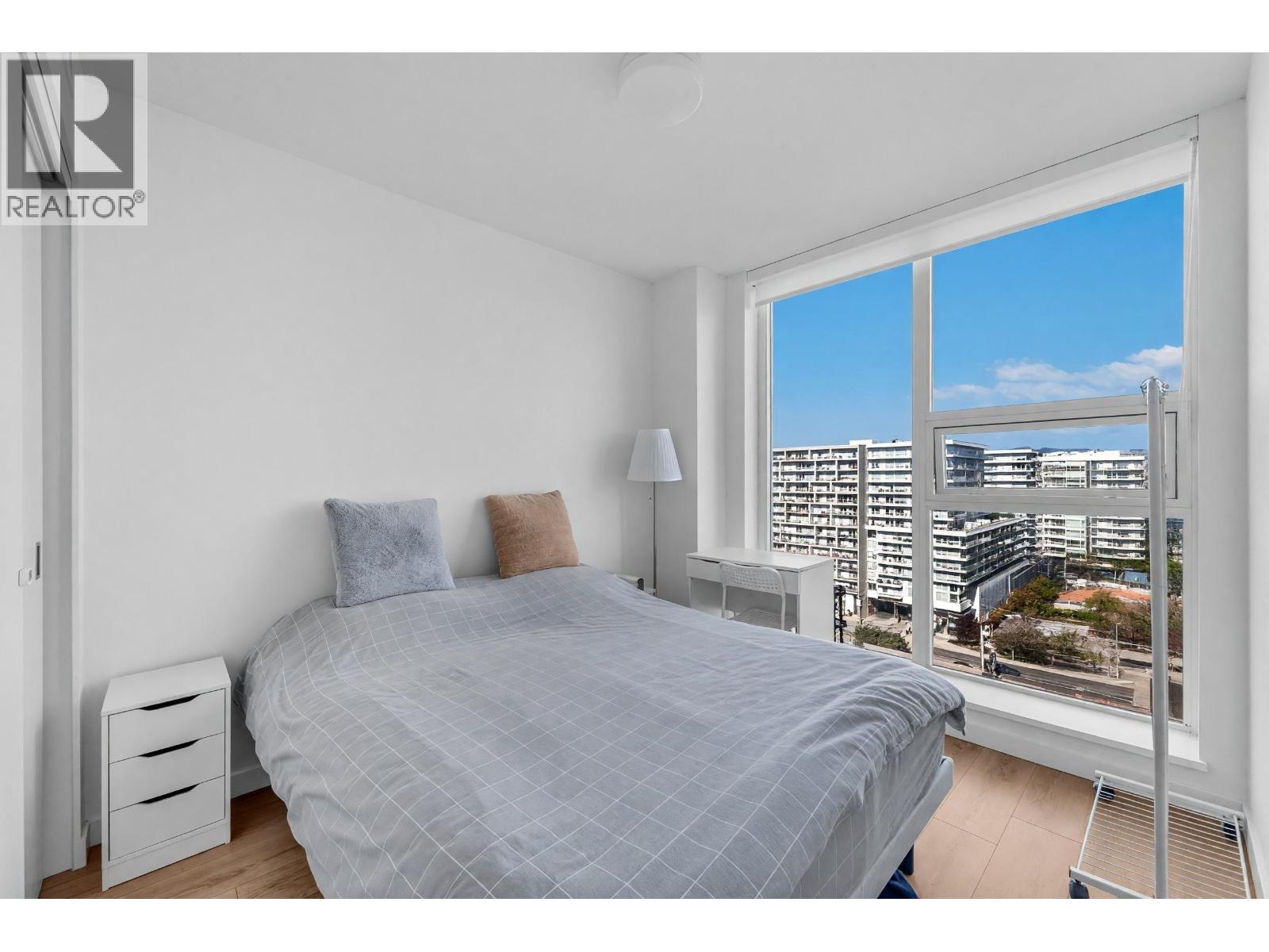 1304 6633 BUSWELL STREET