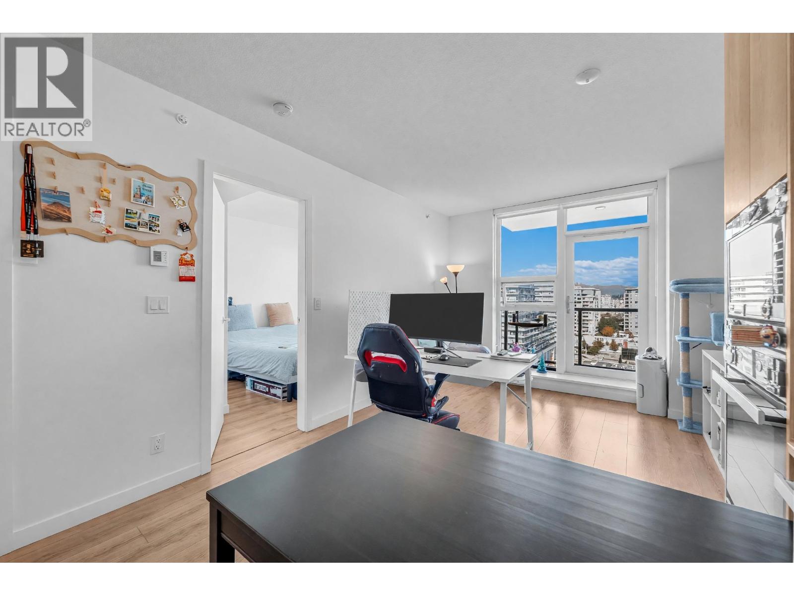 1304 6633 BUSWELL STREET