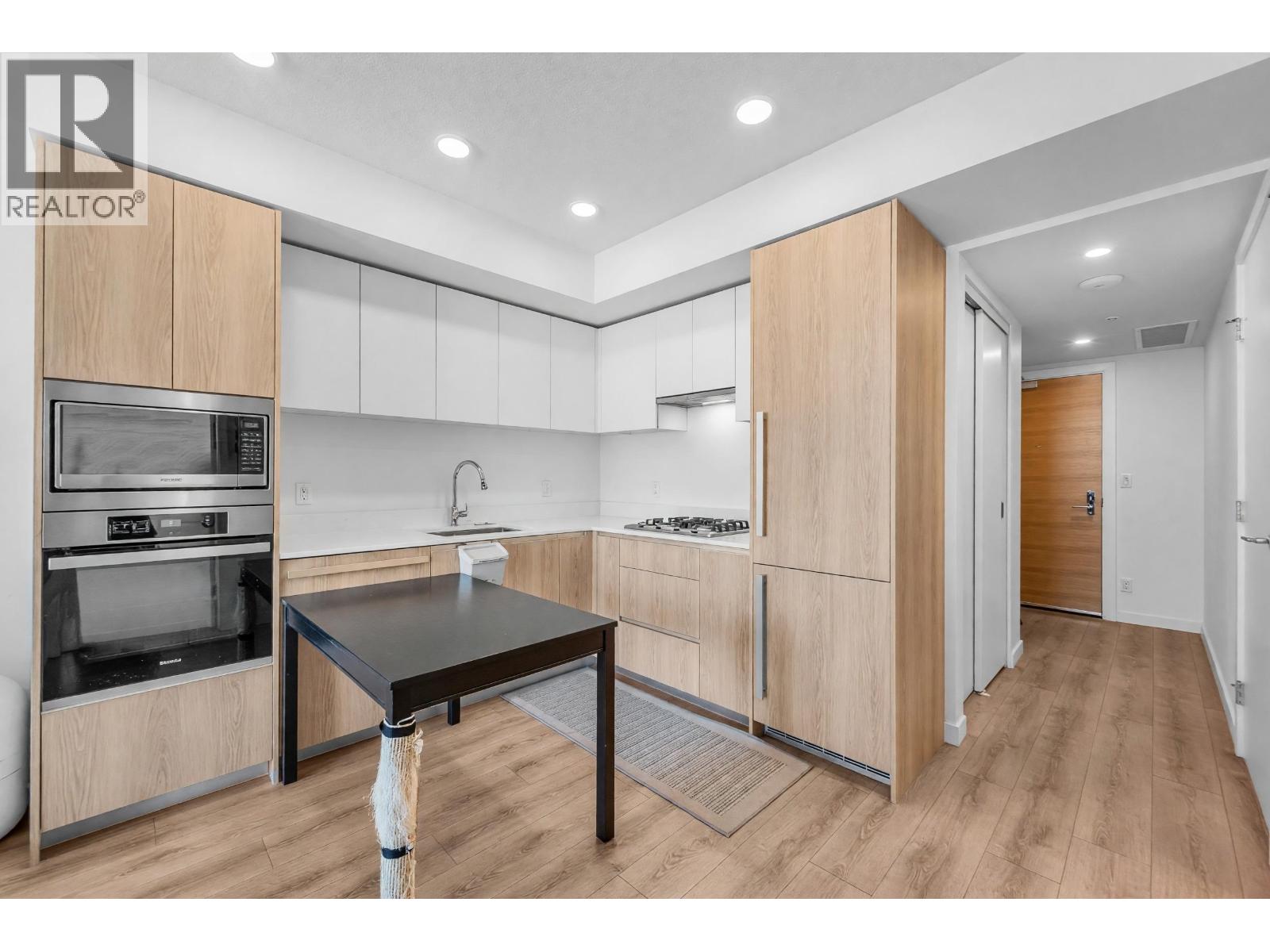 1304 6633 BUSWELL STREET