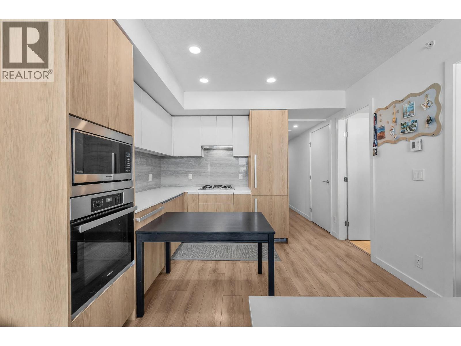 1304 6633 BUSWELL STREET
