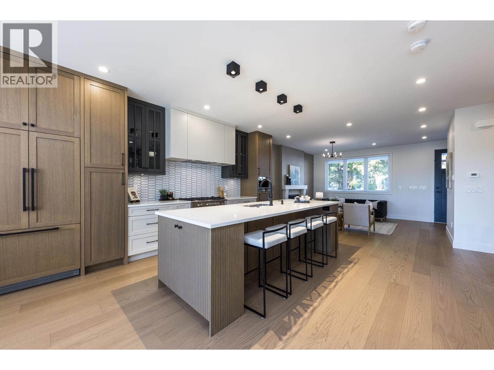 357 E 22nd Street, North Vancouver, British Columbia  V7L 3C8 - Photo 13 - R3177205