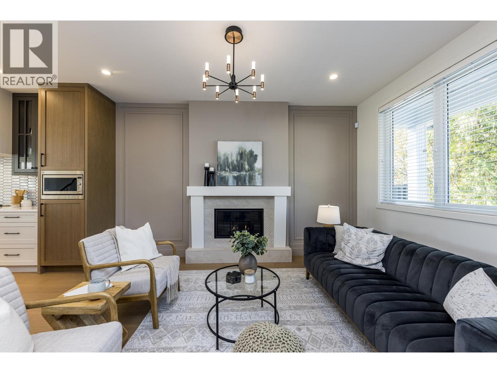 357 E 22nd Street, North Vancouver, British Columbia  V7L 3C8 - Photo 4 - R3177205