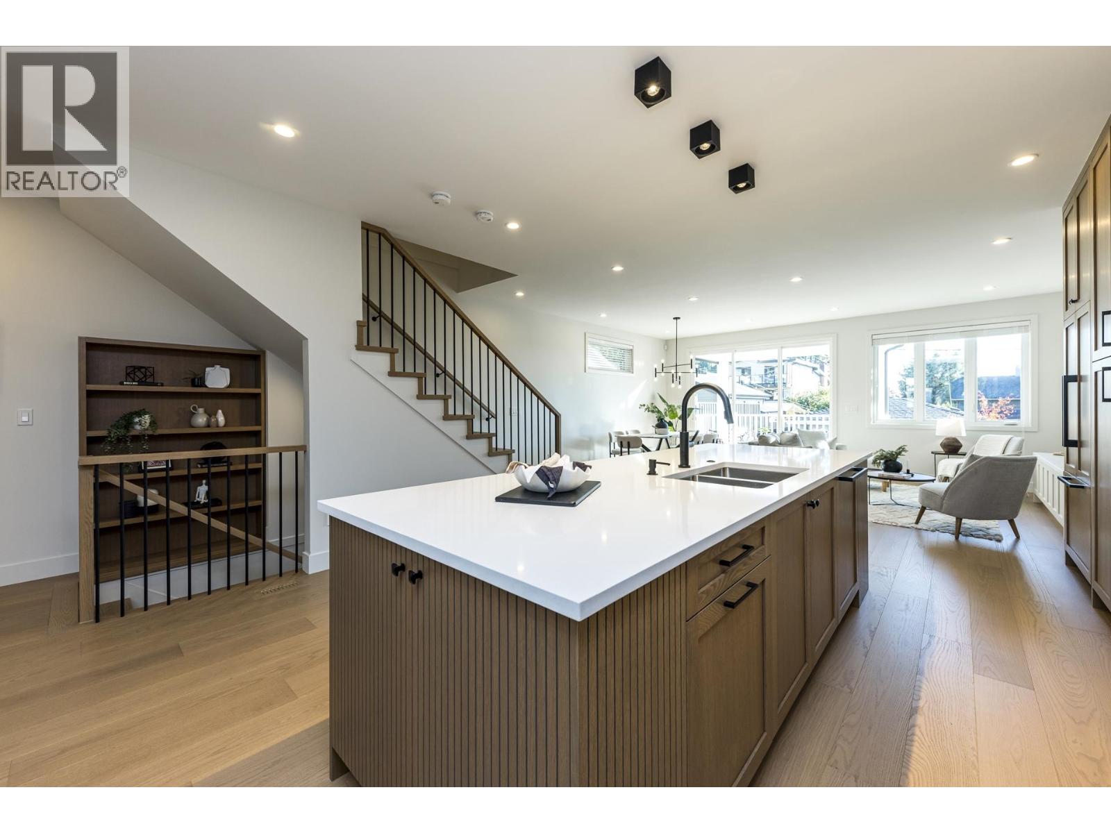 357 E 22nd Street, North Vancouver, British Columbia  V7L 3C8 - Photo 9 - R3177205
