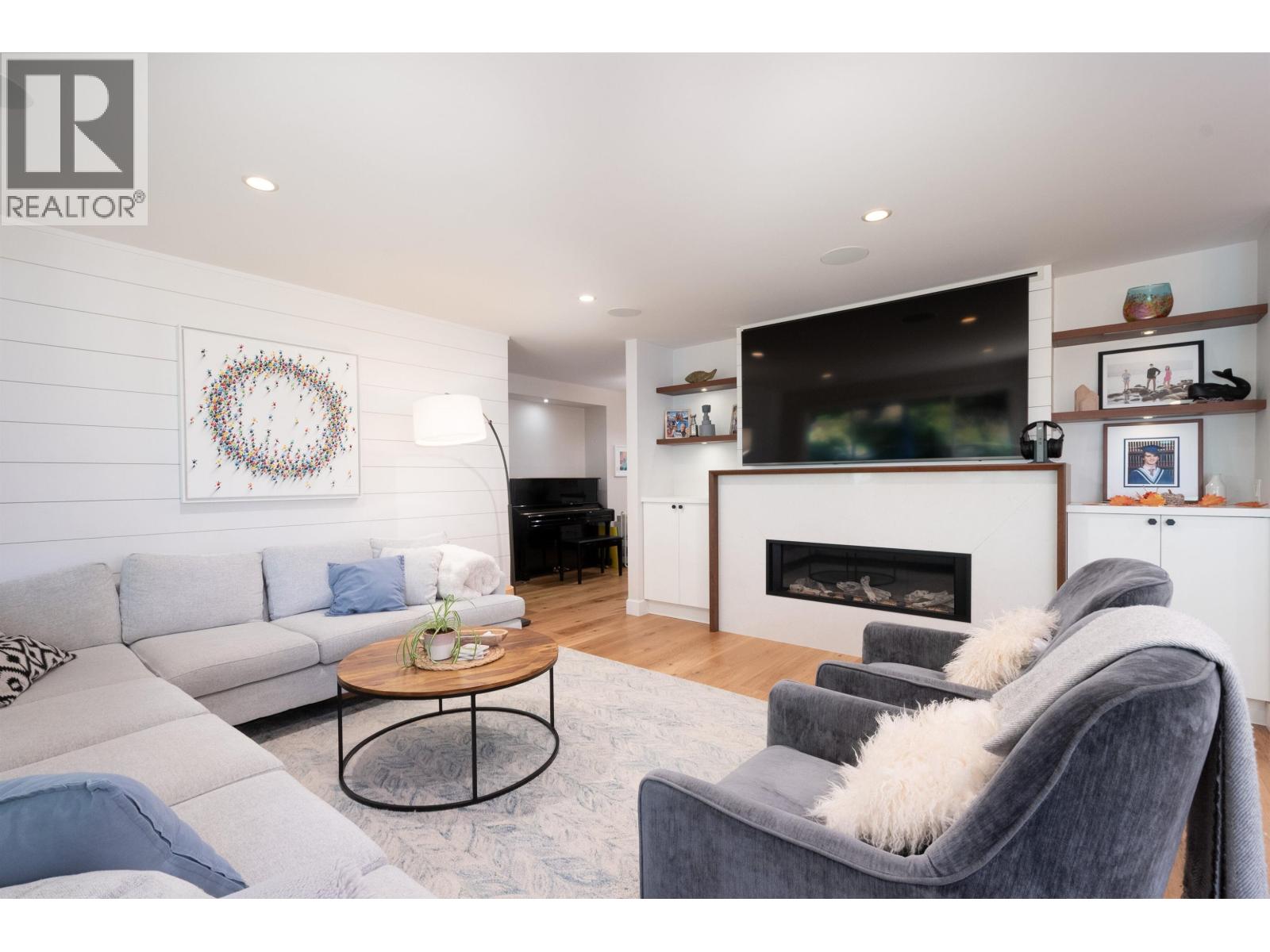 4592 Cove Cliff Road, North Vancouver, British Columbia  V7G 1H6 - Photo 10 - R3177215