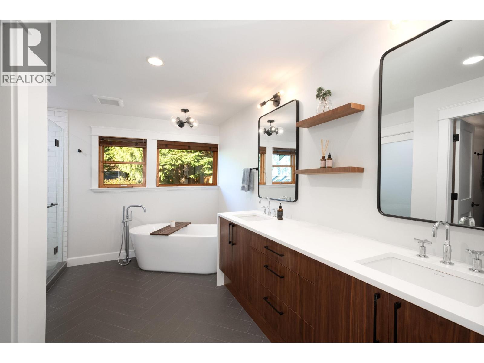 4592 Cove Cliff Road, North Vancouver, British Columbia  V7G 1H6 - Photo 18 - R3177215