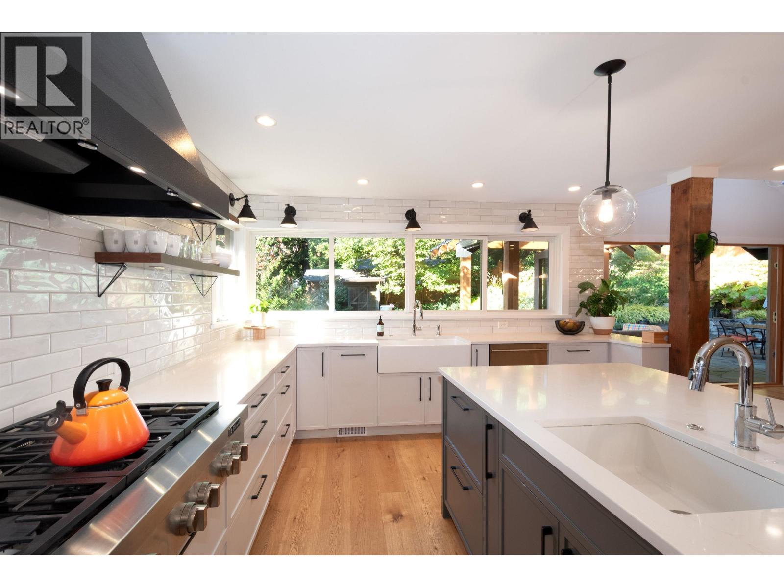 4592 Cove Cliff Road, North Vancouver, British Columbia  V7G 1H6 - Photo 5 - R3177215