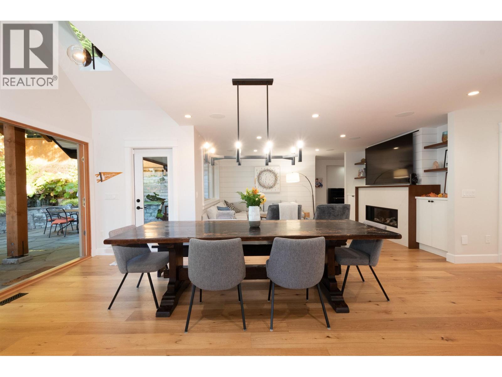 4592 Cove Cliff Road, North Vancouver, British Columbia  V7G 1H6 - Photo 7 - R3177215