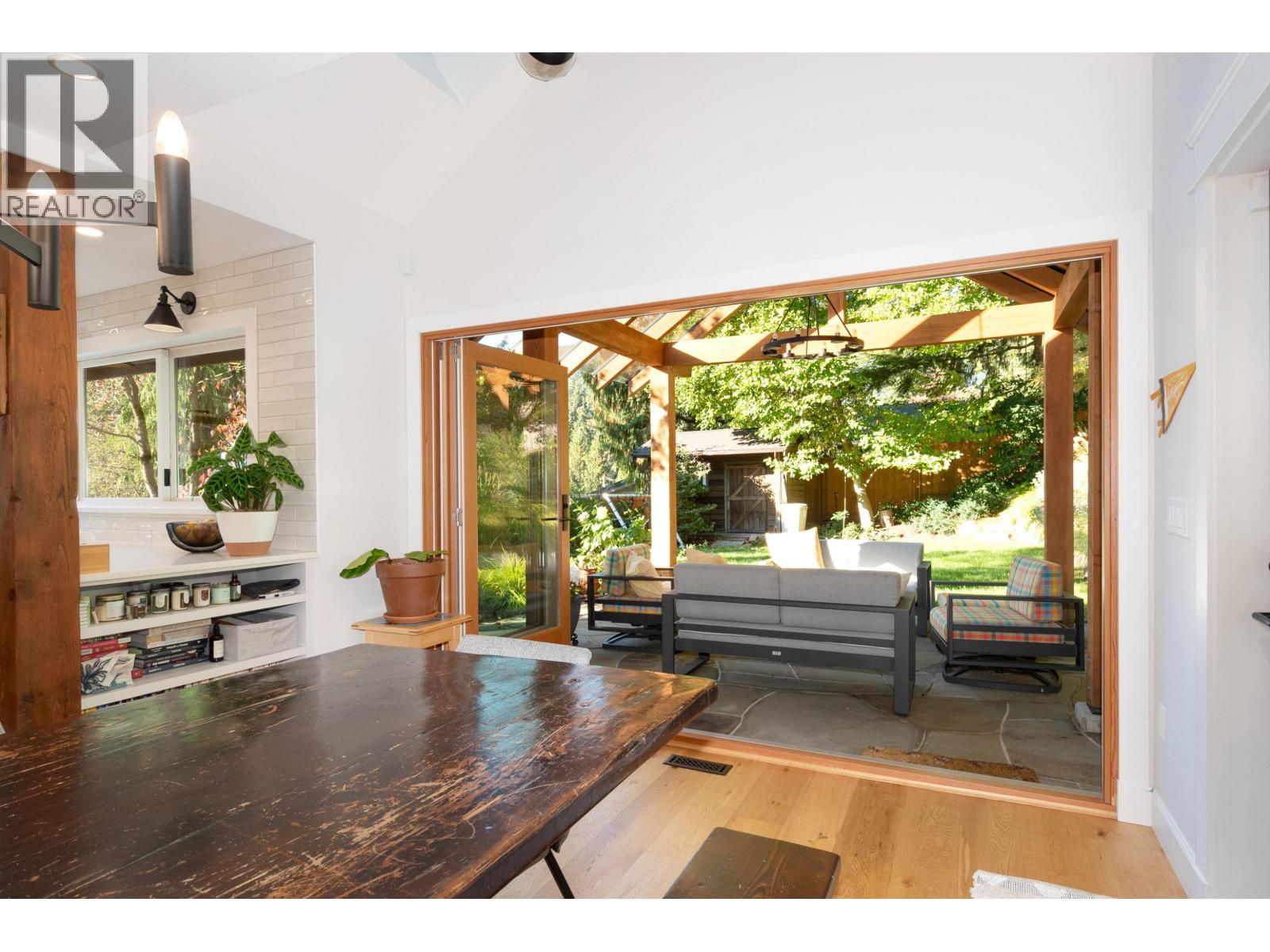 4592 Cove Cliff Road, North Vancouver, British Columbia  V7G 1H6 - Photo 8 - R3177215