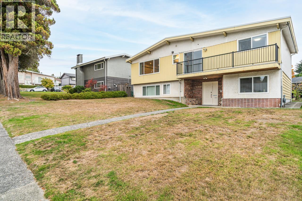 5311 Meadedale Drive, Burnaby, British Columbia  V5B 2E6 - Photo 3 - R3177222