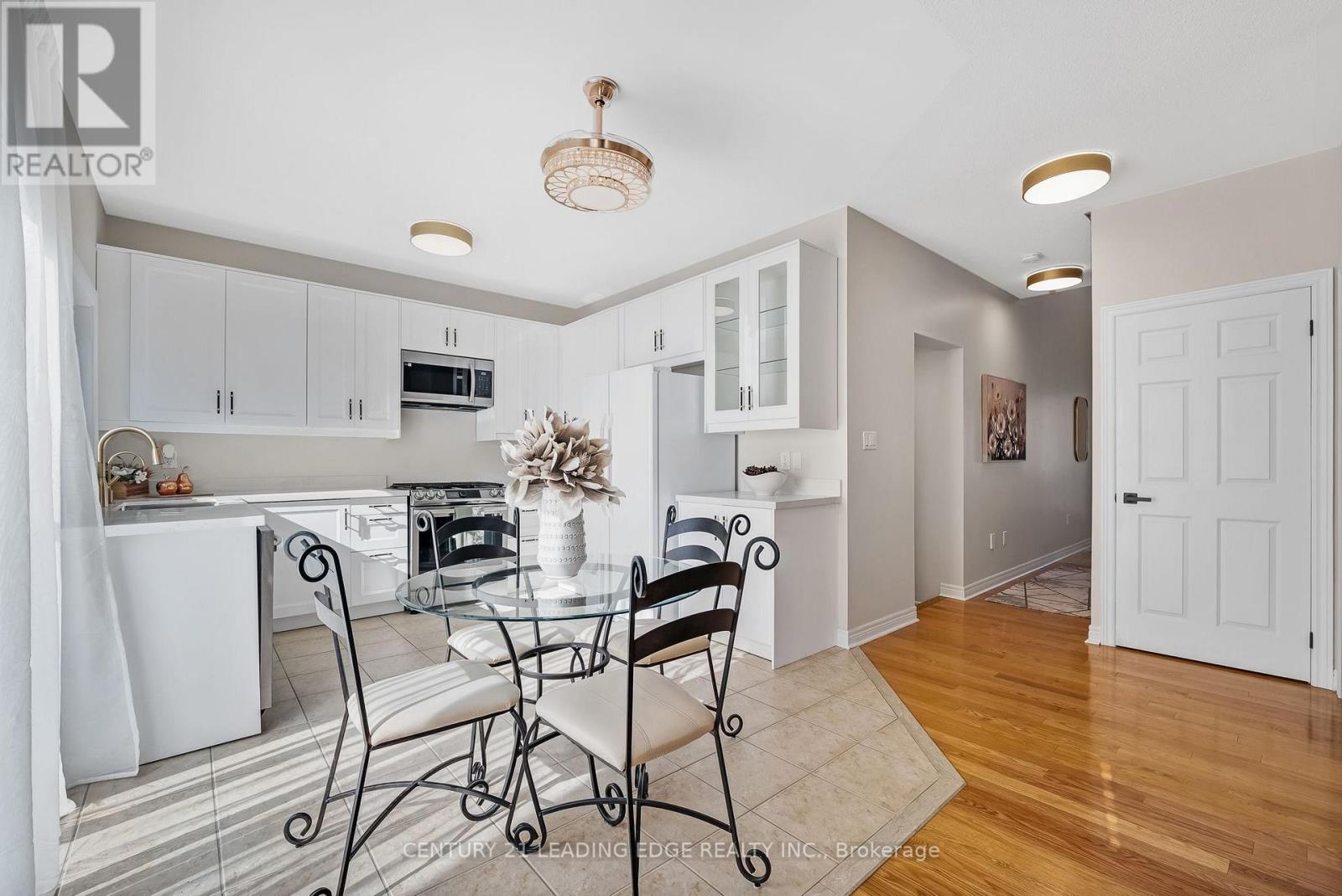 63 Billingham Heights, Aurora, Ontario  L4G 7Y1 - Photo 3 - N14100312