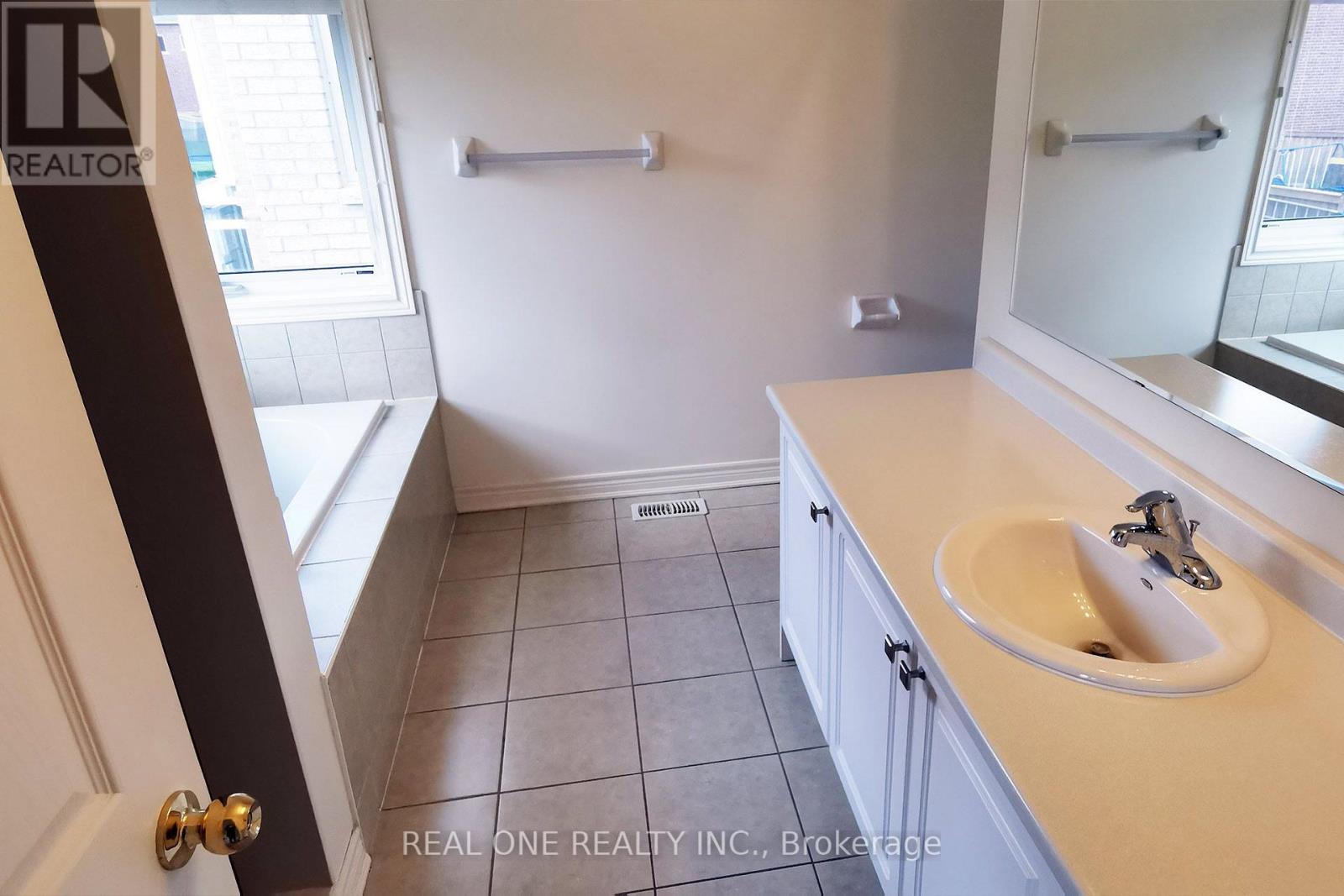 51 Kavanagh Avenue, East Gwillimbury (Sharon), Ontario  L9N 0P5 - Photo 30 - N14100334