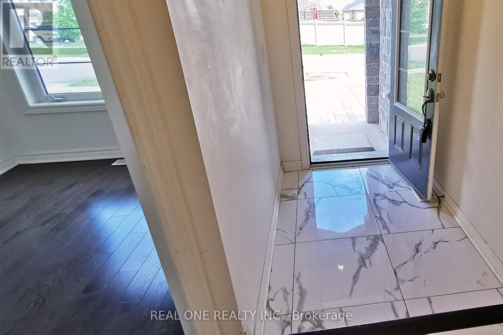 51 Kavanagh Avenue, East Gwillimbury (Sharon), Ontario  L9N 0P5 - Photo 9 - N14100334