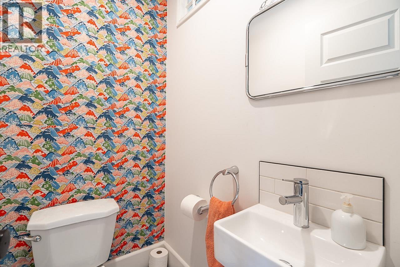 416 W 6th Street, North Vancouver, British Columbia  V7M 1K9 - Photo 14 - R3174028