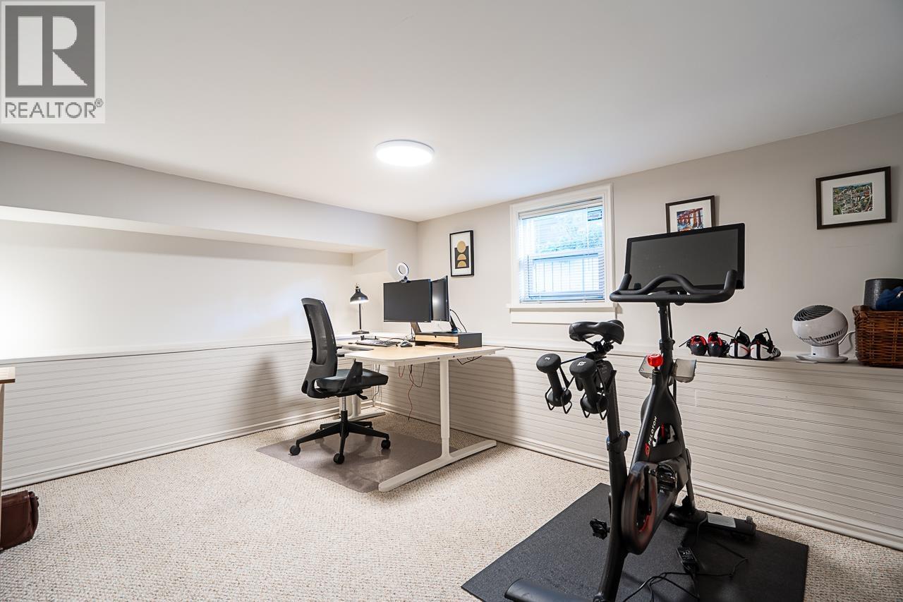 416 W 6th Street, North Vancouver, British Columbia  V7M 1K9 - Photo 32 - R3174028