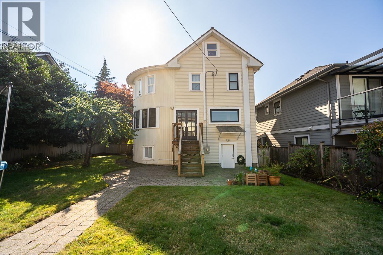416 W 6th Street, North Vancouver, British Columbia  V7M 1K9 - Photo 34 - R3174028