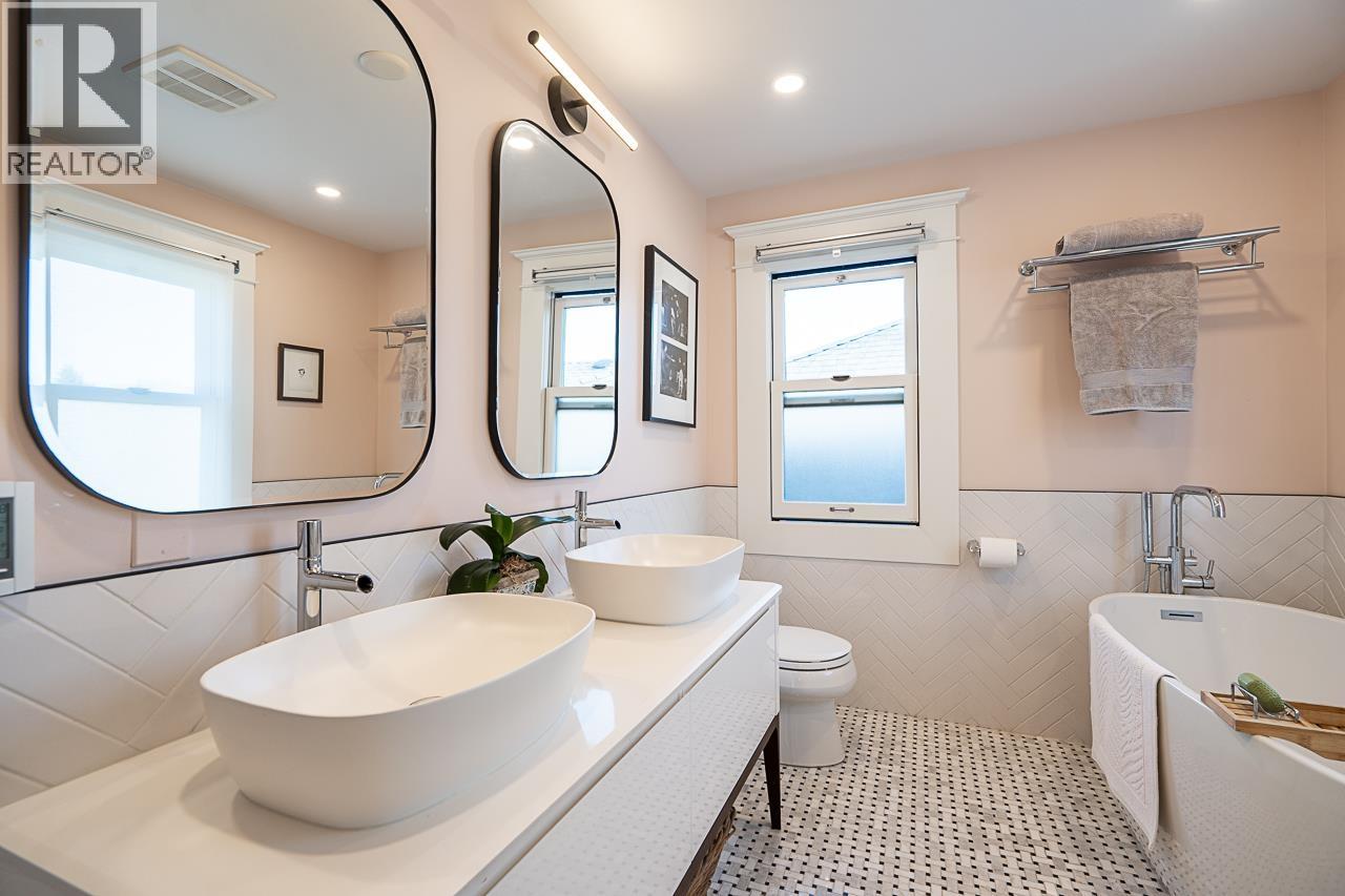 416 W 6th Street, North Vancouver, British Columbia  V7M 1K9 - Photo 17 - R3174028