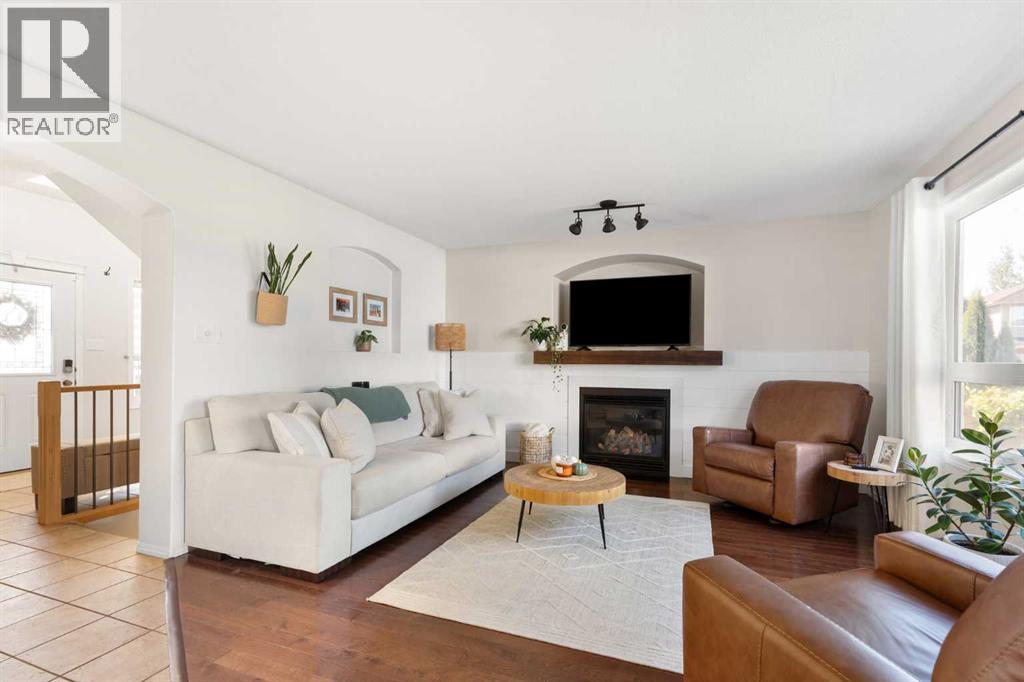54 Vista Close SE