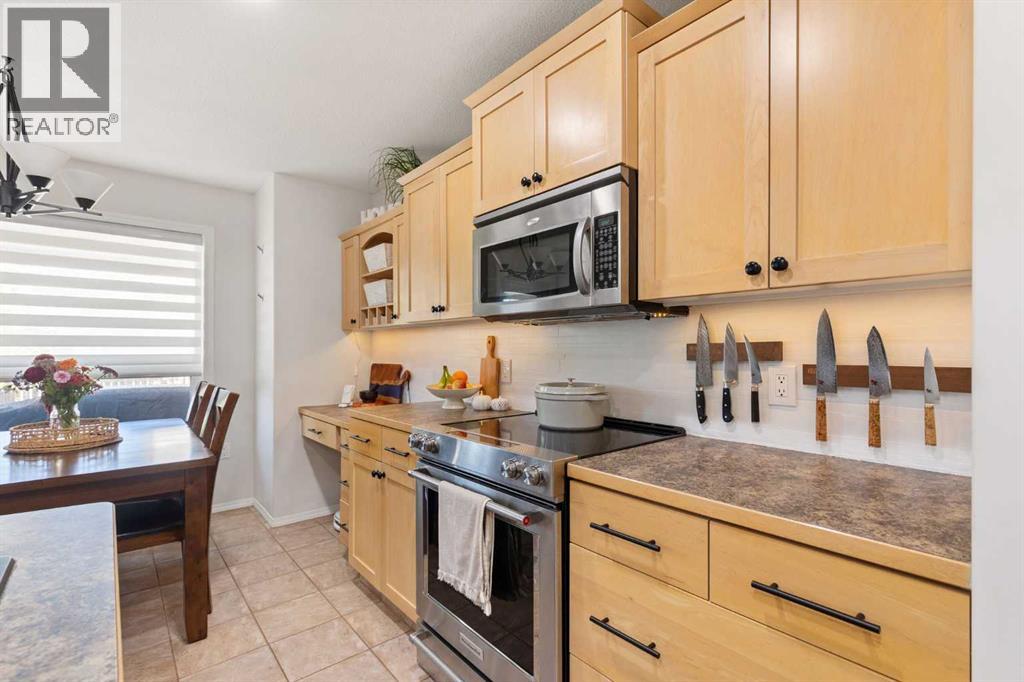 54 Vista Close SE