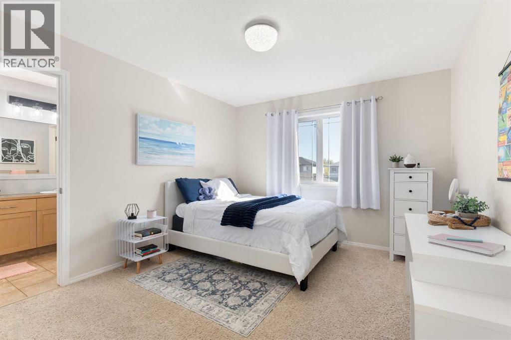 54 Vista Close SE
