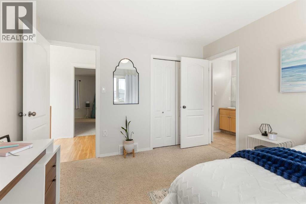 54 Vista Close SE