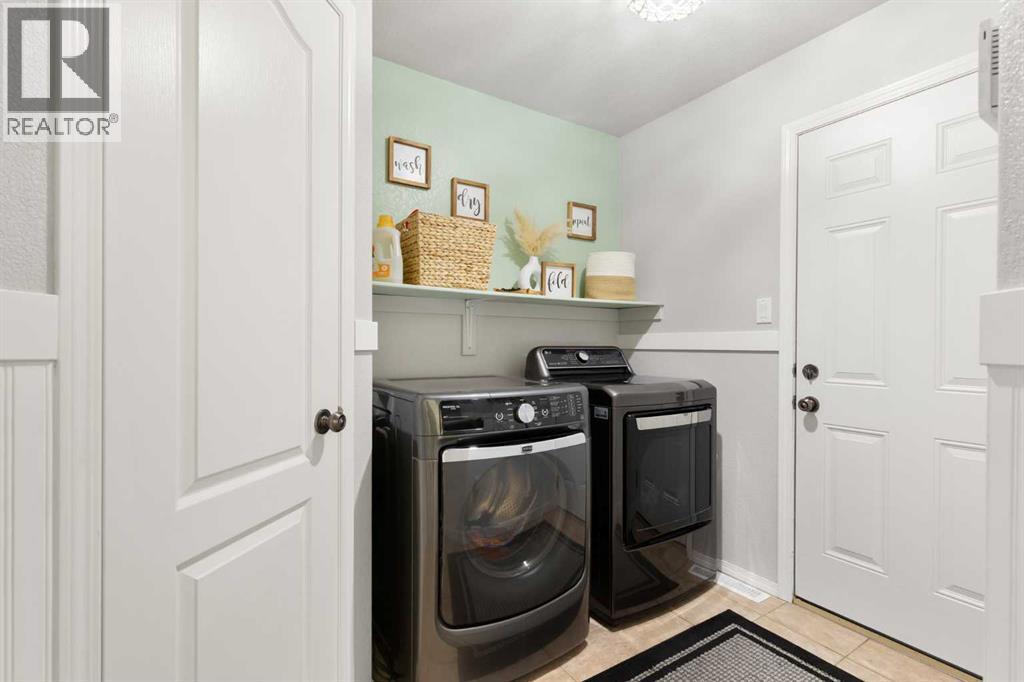 54 Vista Close SE