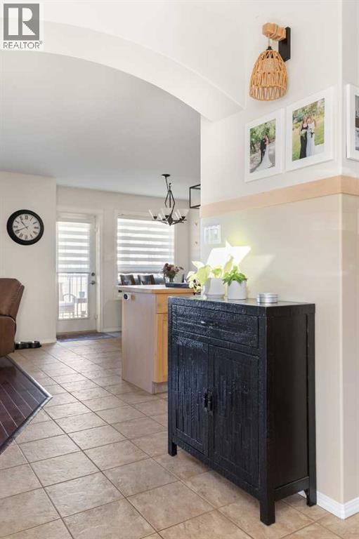 54 Vista Close SE
