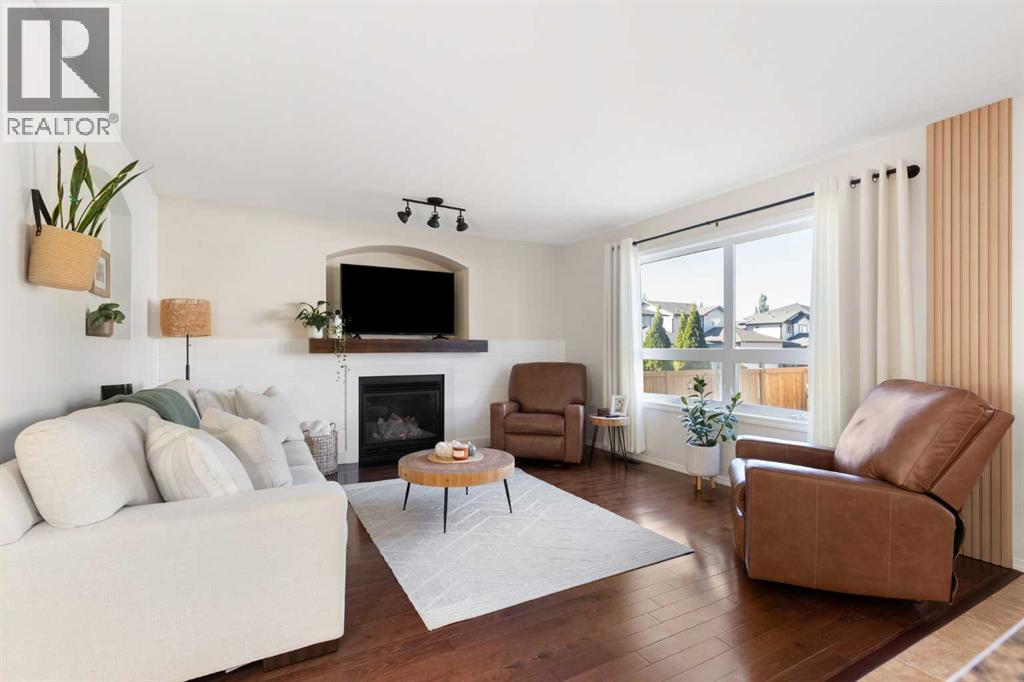 54 Vista Close SE