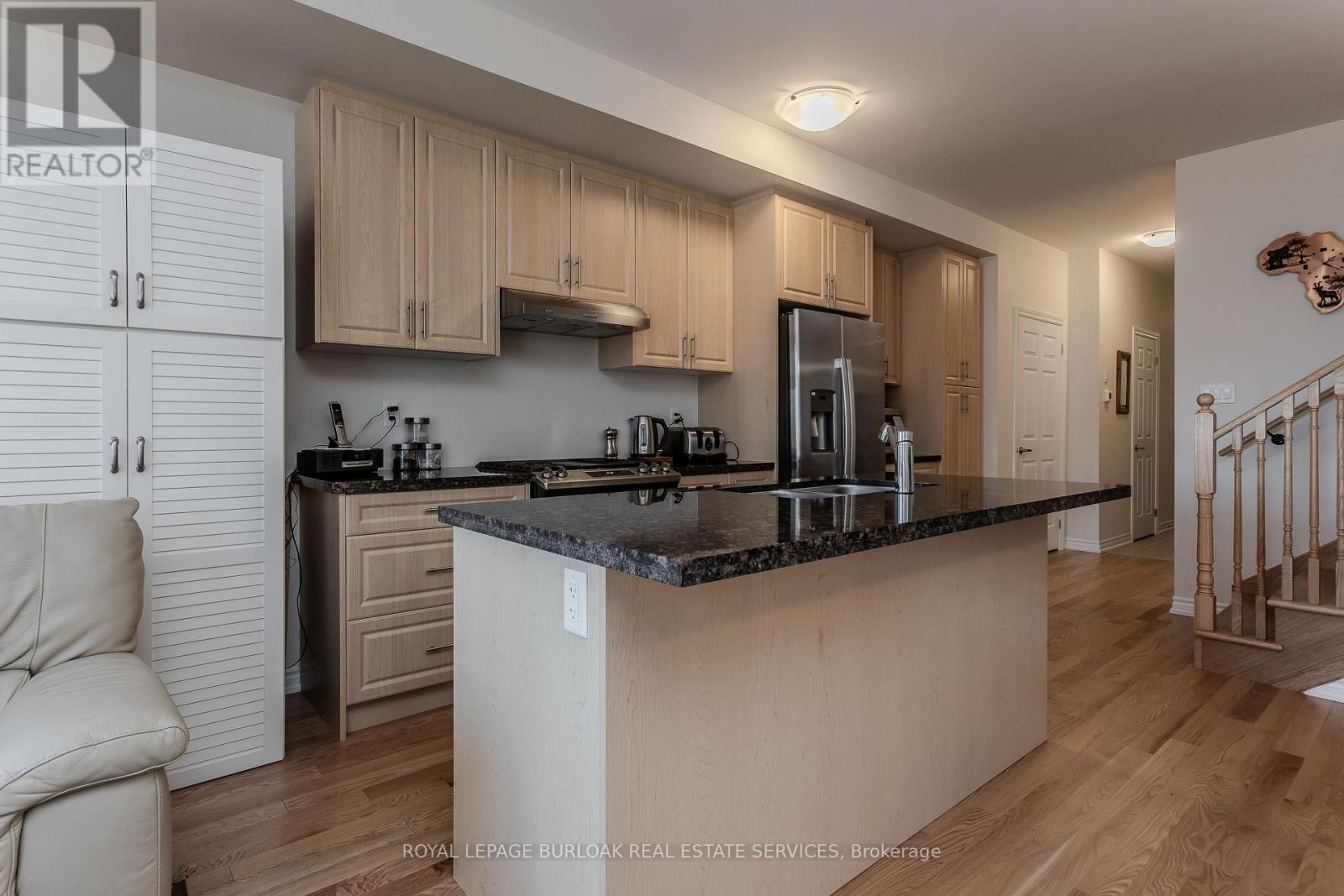 1402 Almonte Drive, Burlington, Ontario  L7P 0V8 - Photo 17 - W14096072