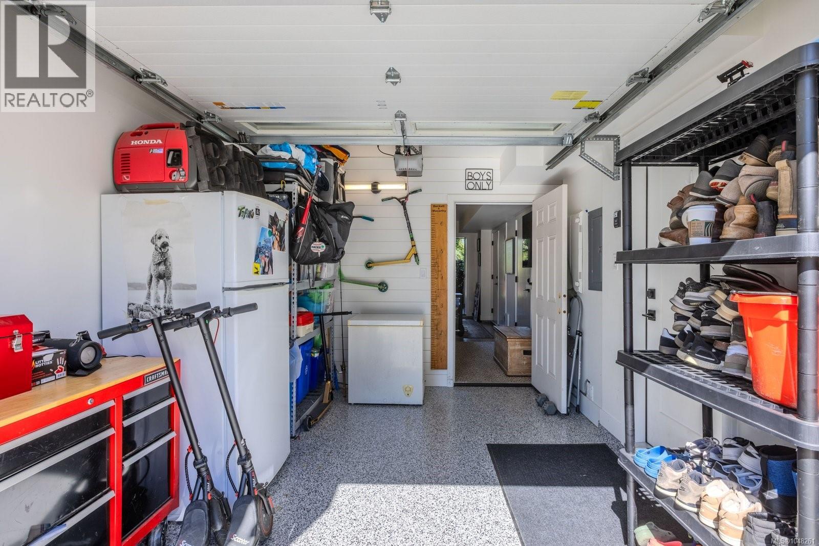 1133 Pullman Close