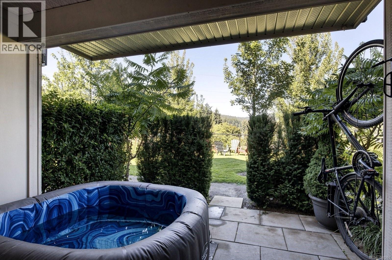 1133 Pullman Close