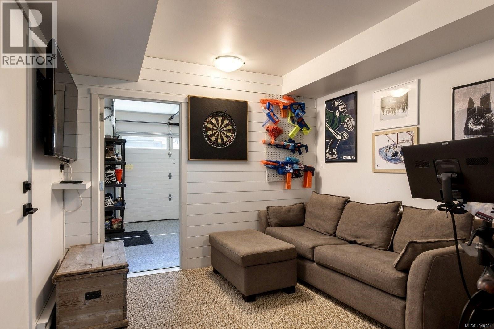 1133 Pullman Close