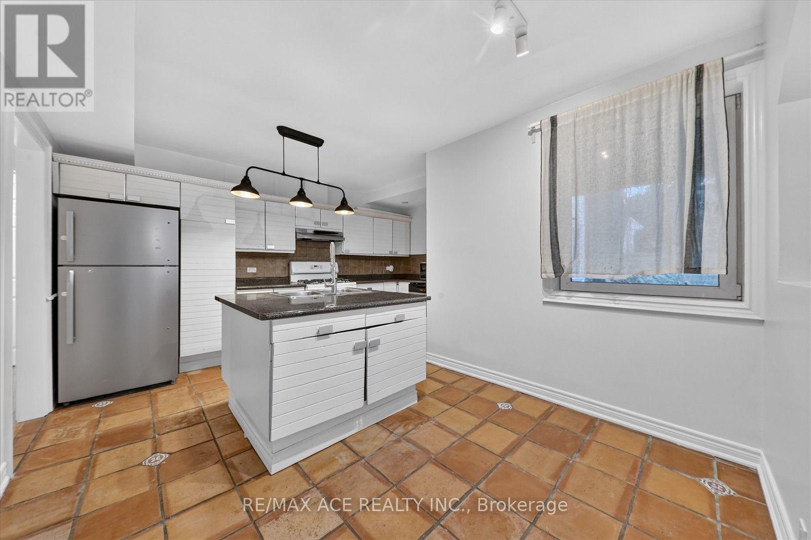 Main - 3 Larwood Boulevard, Toronto, Ontario  M1M 2M4 - Photo 13 - E14097854