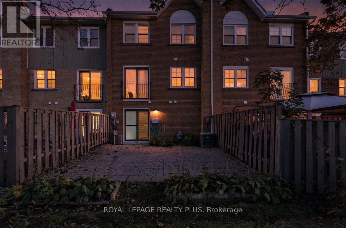 4 - 1951 Rathburn Road E, Mississauga, Ontario  L4W 2N9 - Photo 39 - W14100380