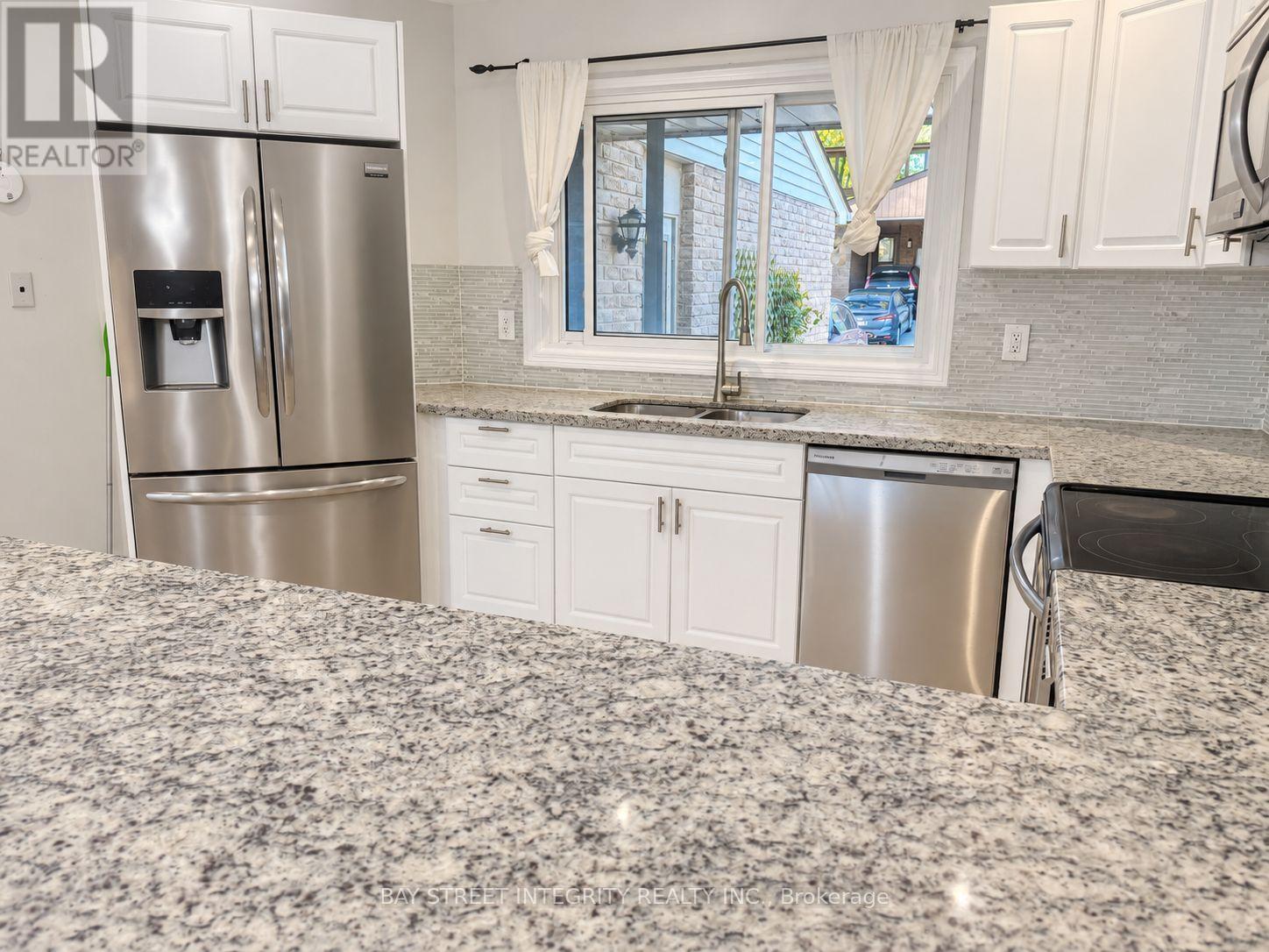 29 - 1580 Lancaster Drive, Oakville, Ontario  L6H 2Z5 - Photo 7 - W14100390