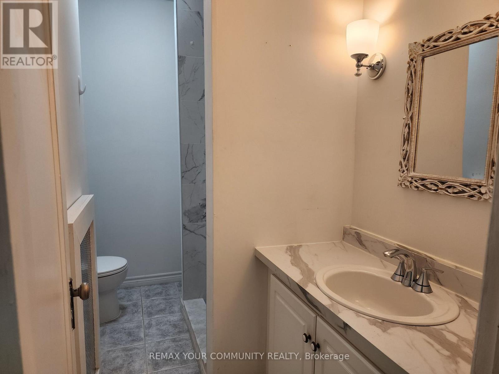 Upper - 1018 Eglinton Avenue, Toronto, Ontario  M6C 2C5 - Photo 16 - C14097334