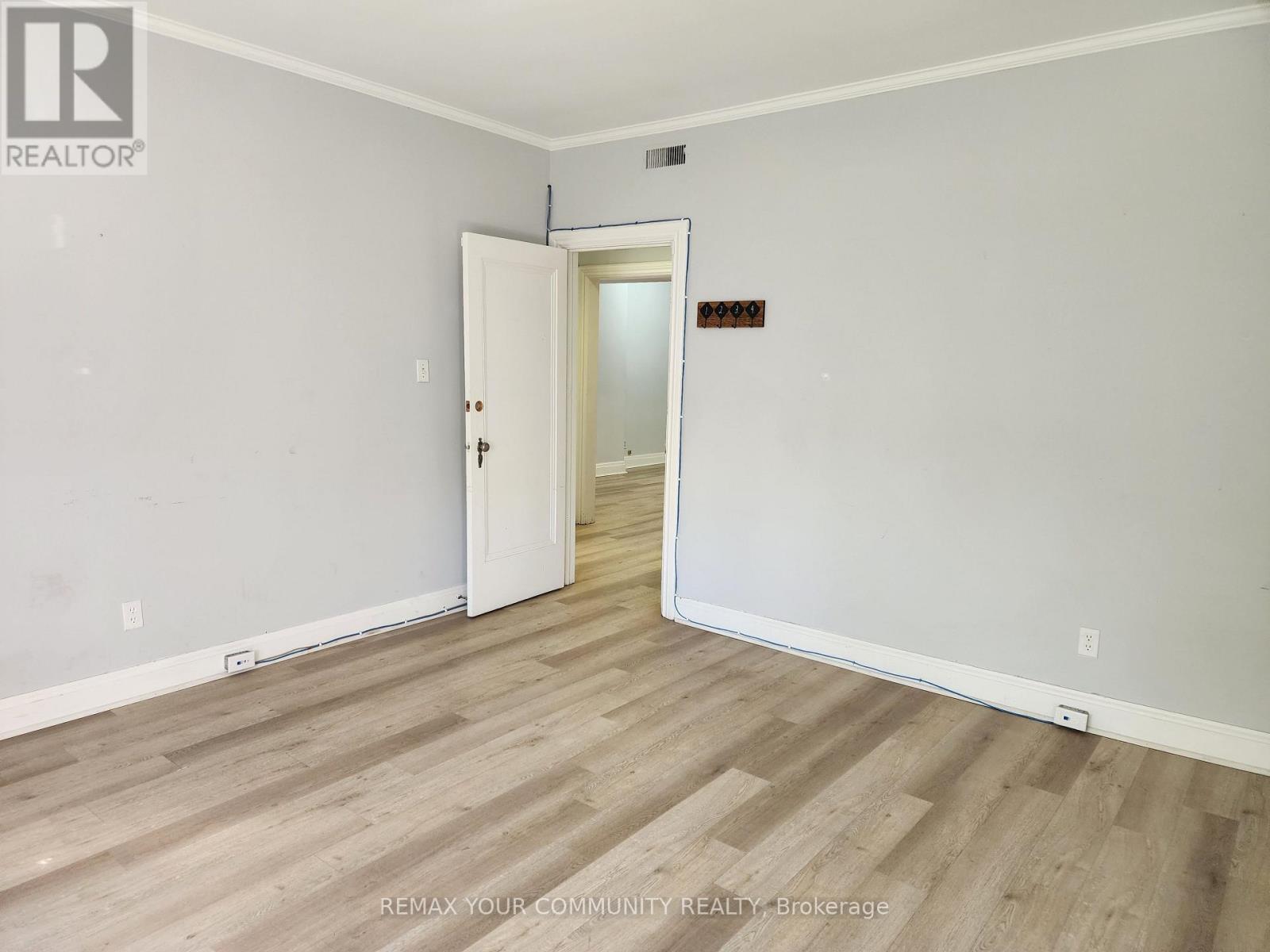 Upper - 1018 Eglinton Avenue, Toronto, Ontario  M6C 2C5 - Photo 14 - C14097334