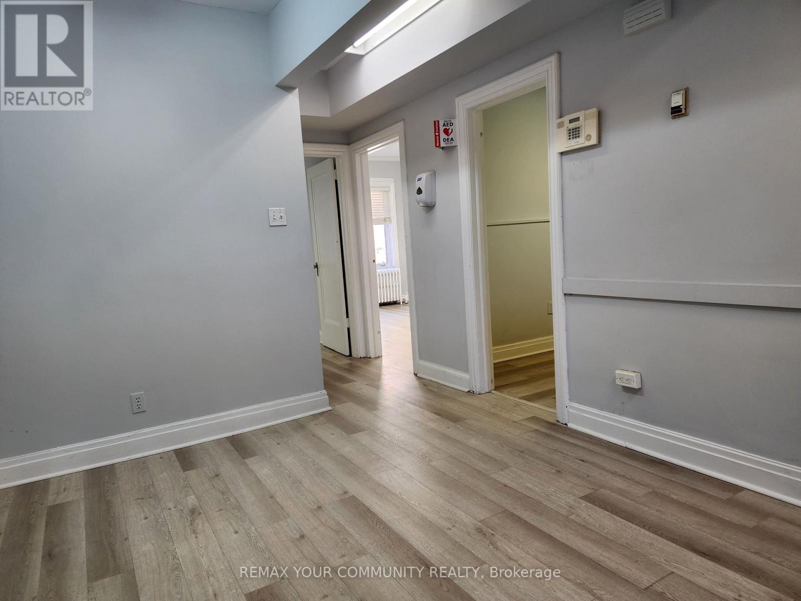 Upper - 1018 Eglinton Avenue, Toronto, Ontario  M6C 2C5 - Photo 6 - C14097334