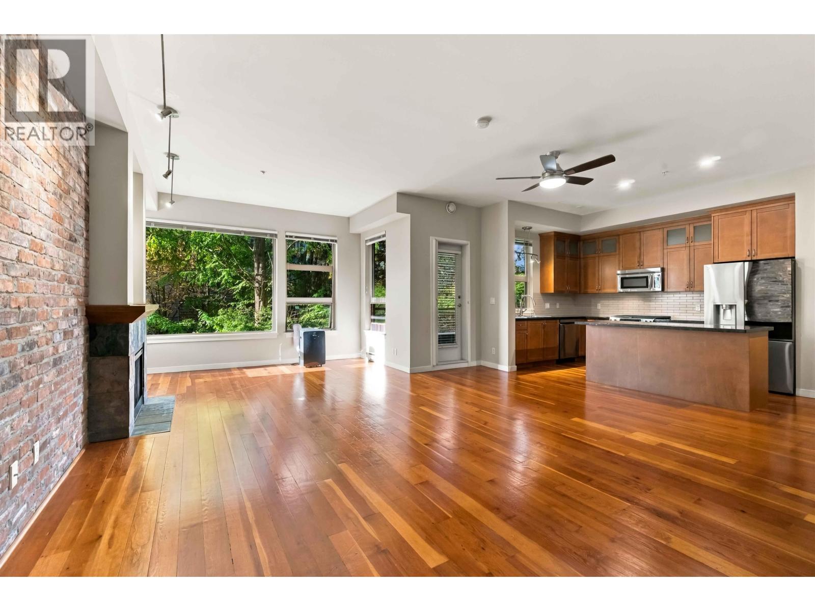 210 240 SALTER STREET, New Westminster, British Columbia