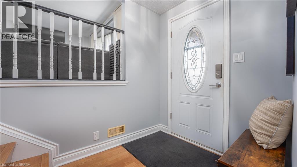 10 Aaron Place, Brantford, Ontario  N3R 2S8 - Photo 2 - 40872525