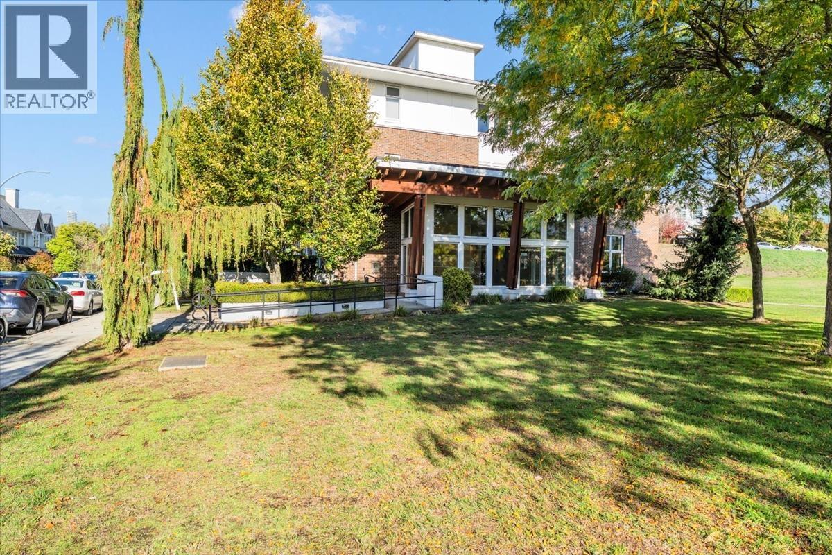 302 245 Brookes Street, New Westminster, British Columbia  V3M 0G5 - Photo 2 - R3177247