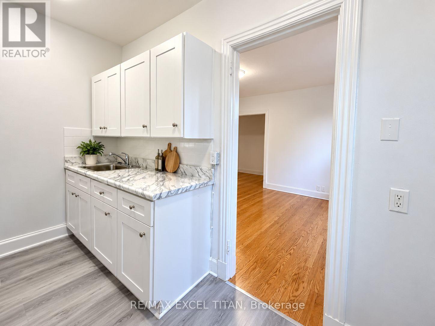 4 - 1 Mallory Gardens, Toronto (Yonge-St. Clair), Ontario  M4V 2A6 - Photo 10 - C14100448