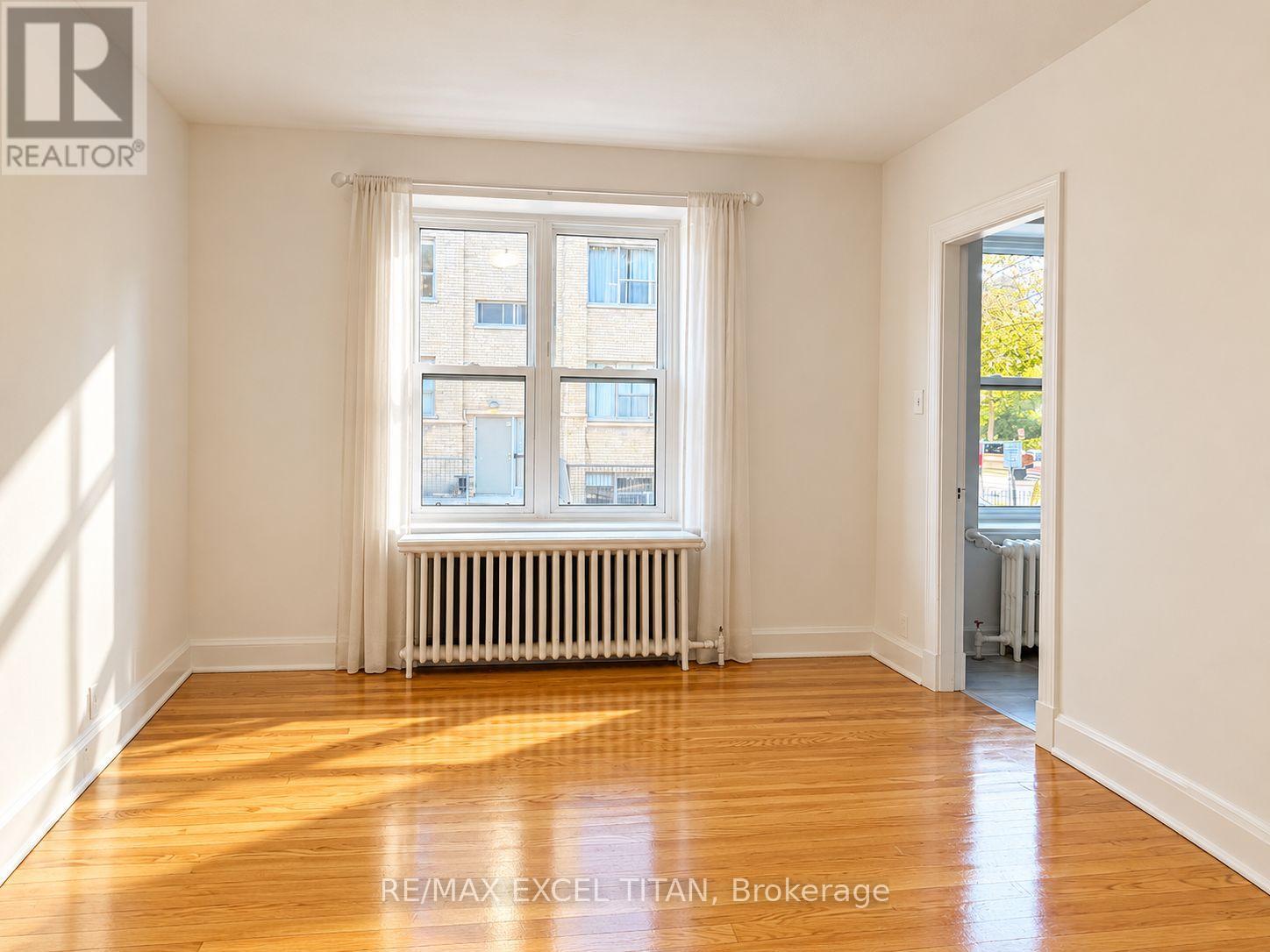 4 - 1 Mallory Gardens, Toronto (Yonge-St. Clair), Ontario  M4V 2A6 - Photo 4 - C14100448