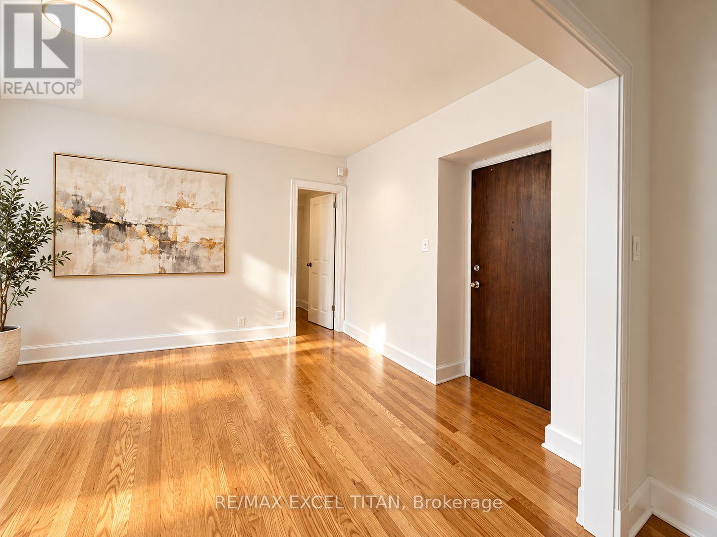 4 - 1 Mallory Gardens, Toronto (Yonge-St. Clair), Ontario  M4V 2A6 - Photo 5 - C14100448